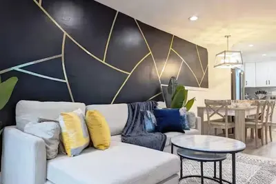 Image de Elegant Home  8 mins to Washington Dc & Old Town!
