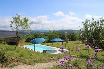 Image de Maison indépendante très privative avec piscine privée; clim et vue panoramique