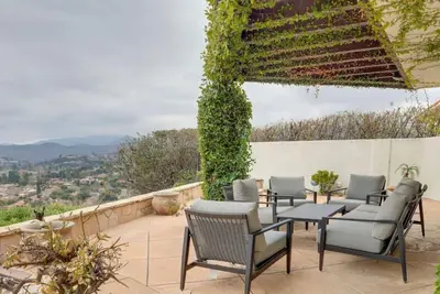 Image de Massive 4 bedroom with perfect views!