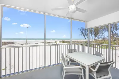 Image de **Tropical Tranquility Awaits – A Stunning One-Bedroom, One-Bathroom
