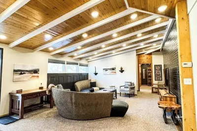 Image de My Place! Luxury 2 Bed with piano!