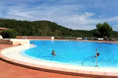 Image de Charmant bastidon dans un grand domaine sécurisé avec piscine