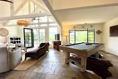 Image de St. Helena home facing Spottswood Vinyard wood & walking distance to downtown