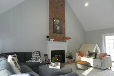 Image de Play & Relax in Windham – Spacious Bedrooms, Hot Tub, Fire Pit & Basement Den