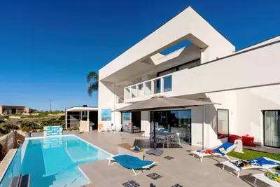 Image de Apartment in Villa with pool, garden and outdoor kitchen for exclusive use