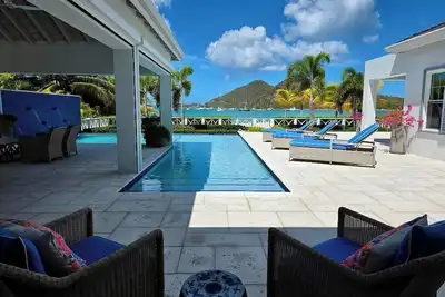 Image de Harbour Blue, Luxury beachfront Villa, Jolly Harbour, Antigua.