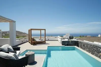 Image de Alluring Santorini Villa | Eruption Escape Villa | Villa with Private Pool & Outdoor Hot Tub | Akrotiri