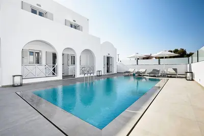 Image de Lavish Santorini Villa | Aegean Serenity Villa | 3 Bedrooms | Private Heated Pool | Lovely Furnished Terrace | Shaded Outdoor Dining Area | Prime Location | Monolithos