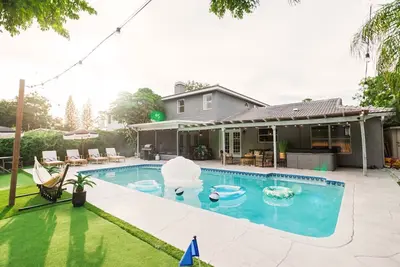 Image de 5br/3b House: hottub, coldplunge, theatre, gamerm