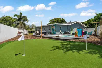 Image de Seminole Beachhouse | Pool/Hottub/putput-sleeps 12