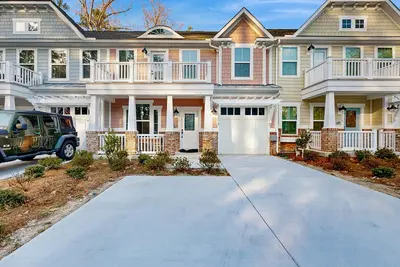 Image de The Peninsula house w/ indoor/outdoor pools, on-site golf & tennis/pickleball