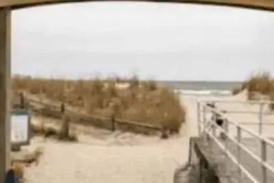 Image de Boardwalk Retreat Ocean Front!