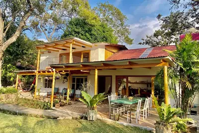 Image de Charming 4-bedroom house with lake&volcano view and lake access Santiago Atitlán