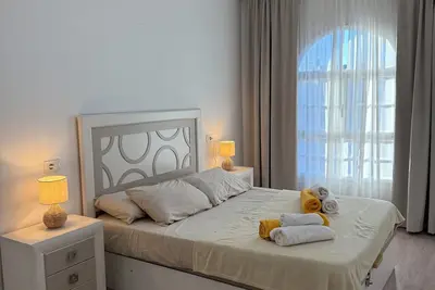 Image de Seaside Paradise - 2 Bedroom apartment with Ocean Views & Ac