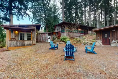Image de Refurbished cabin with beautiful views of the Hood Canal