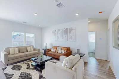Image de Charming house close to Lake Conroe with full kitchen, backyard & fitness room
