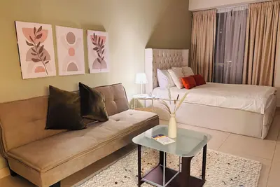 Image de ZenStay - Cozy studio with city views, 3 mins to metro