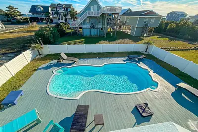 Image de Coastal home with private pool and close to local attractions