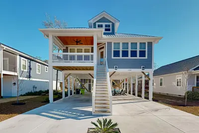 Image de Coastal home with large deck, close to beach and local attractions