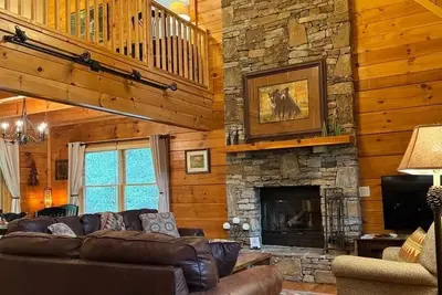 Image de Cozy log cabin in Maggie Valley, Nc with Full Kitchen, Wifi and Private Hot Tub