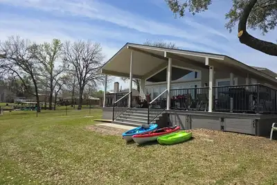 Image de Newly remodeled family friendly lakefront retreat