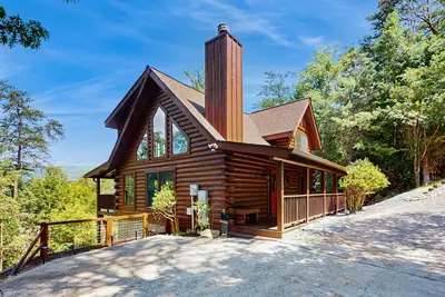 Image de Cabin w/ views, hot tub, pool table, porch swings, & free attraction tickets