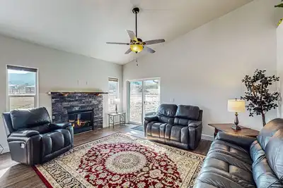 Spacious brand new home w\/ mountain views, gas fireplace & firepit