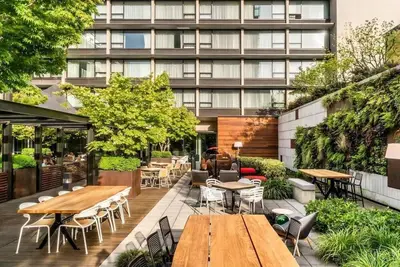 Image de Premier Double Queen Suite with Modern Comforts in Downtown Portland, 2 Units