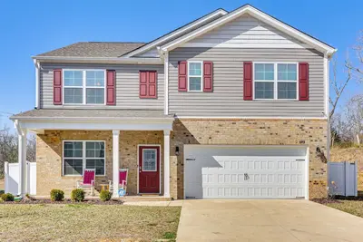 Image de 9 Mi to Old Salem: Spacious Family Home w/ Yard!