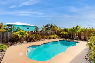 Image de Cozy home with private pool, Bbq, central Ac, private dock