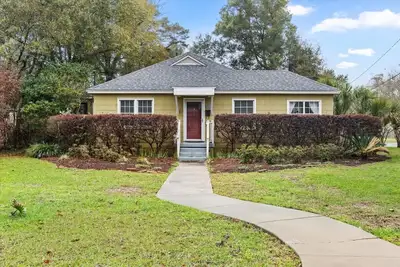 Image de Cozy Cottage + 5 Min to Downtown Pensacola + 15 Min to Pensacola Beach!