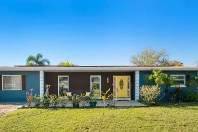Image de SunKissed Spacious Pool Home with Movie Theatre & Outdoor Oasis