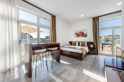 Image de Stylish Studio with Spacious Balcony -Trendafili