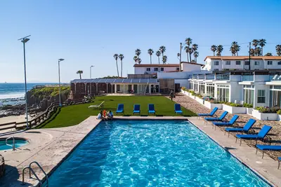Image de Modern beauty with partial ocean view, open concept, & pool- dog-friendly