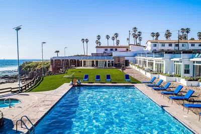 Image de Dog-friendly home 3 rows to beach with rooftop deck, pool, hot tub, & kitchen