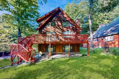 Image de Charming cabin with decks, community amenities & dog friendly
