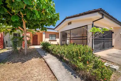 Image de Home in a gated community with outdoor pool, patio, grill, streaming, W/D, & Ac