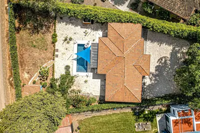 Image de Well-equipped tropical retreat with a private pool, grill, open layout, & W\/D