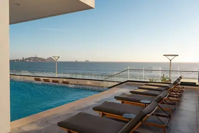 Image de Malecon Apartment: Beach, Pool & Stadium Views!