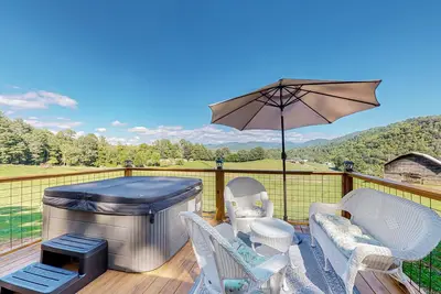 Image de 2 Tiny home cabins with private hot tubs, covered porches, & amazing views