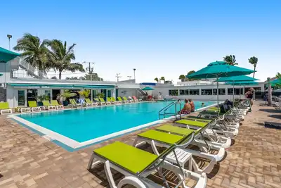 Image de Enchanting dog-friendly waterfront retreat with pool, hot tub, & amazing views