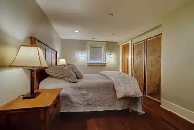 Image de A bright and cozy Bryant apartment: 2-bedroom, dog-friendly, with private yard.