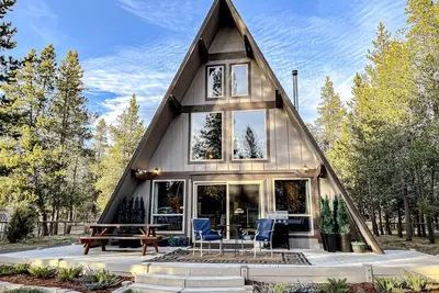 Image de Charming 2-story chalet with deck, wood stove, Deschutes River access