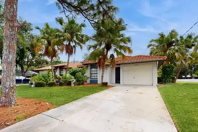 Image de Charming home w/ screened-in porch, beach chairs, WiFi, and nearby nature parks