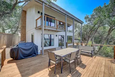 Image de Perched Above the River | House in Lago Vista