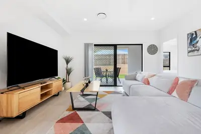 Image de 'The Crest' - Stunner in North Harbour Estate