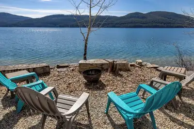 Image de Whitefish Lakefront Cabin w/ Private Beach & Dock, Private Apt & Hot Tub