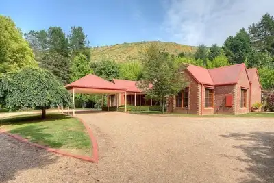 Image de Pine Crest Complex, Bright!