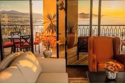 Image de Retreat to our Luxury Beachfront Penthouse, crowned The Dahlia.