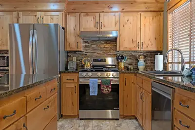 Updated 3 Bedroom with Primary Loft, Sharc -Tam08